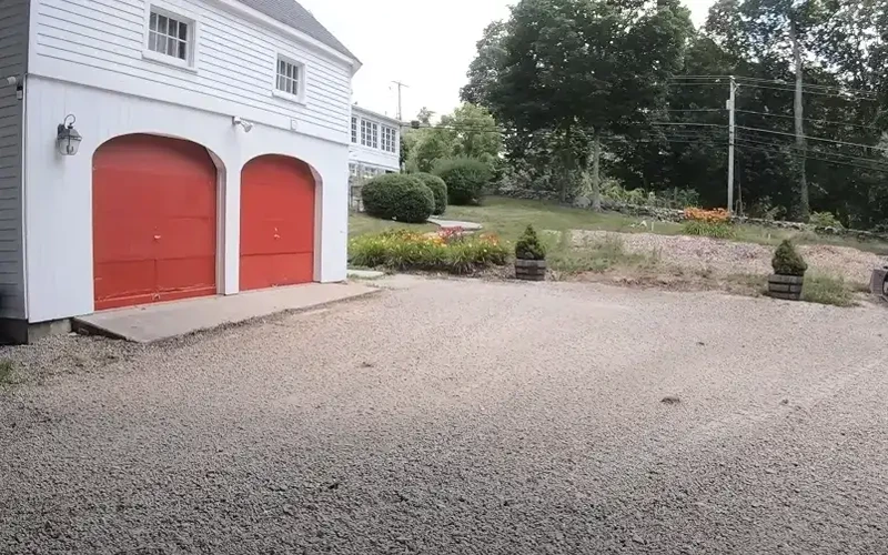 finished-look-pea-stone-over-geo-textile-driveway-fabric-and-8-inches-of-river-gravel-sub-base